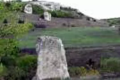 Бахчисарайский менгир, таврские дольмены 